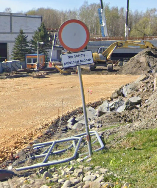 Znak zakazu wjazdu z Google Maps